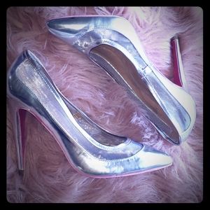 NWOT Silver shoedazzle heels